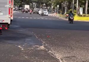 Aspal Pecah dan Bergelombang, Jalan Ir. Juanda Kolong Flyover KH. Noer Ali