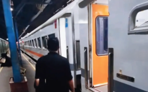 Menolak Punah di Jalur Tua, Rekam Jejak Sejarah Kereta Lokal Walahar