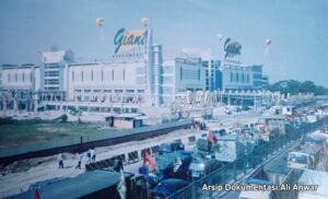 Nama “Giant” Lebih Melekat di Warga, Ini Penjelasan Sejarawan Tentang Mega Bekasi Hypermall