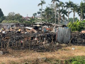 Api Sempat Mengamuk, Lapak Limbah di Samping Grand Kamala Lagoon Hangus Terbakar