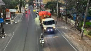 Sensasi Melintasi Jalan Raya Narogong: Penuh Debu, Guncangan dan Bayang-Bayang Truk Besar