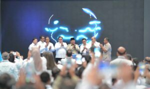 Ajak Warga Beralih ke Motor Listrik, Prabowo: Yang Tetap Pakai Bensin Rasain Sendiri