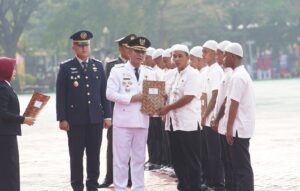 21 Warga Binaan Lapas Cikarang Hirup Udara Bebas Terima Remisi di HUT RI