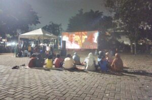 Masih Suasana Kemerdekaan, Kelurahan Kaliabang Tengah Gelar Layar Tancap