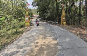 Jalan Raya Bojongmangu Rusak dan Tanah Labil, Kendaraan Overload Jadi “Biang Kerok”