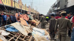 Bertahun-tahun Berjualan di Badan Jalan, Ratusan Lapak di Samping Pasar Baru Ditertibkan