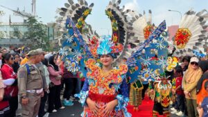 Deretan Perempuan Cantik Berkostum Adat di Festival Pesona Nusantara 