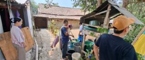 Kekeringan Melanda Bekasi, YILI Salurkan Bantuan Air Bersih ke Desa Sukamukti