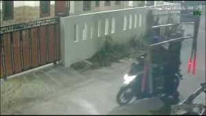 Terekam CCTV, Jemuran Milik Bu RT di Kedaung Babelan Digondol Maling