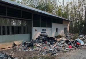 3 Tahun Diresmikan, TPS3R Sukamukti Bojongmangu Terbengkalai Penuh Sampah
