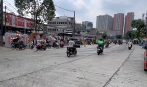 Betonisasi Jalan Depan Pasar Baru: Kendaraan Sudah Bisa Melintas, Tinggal Drainase