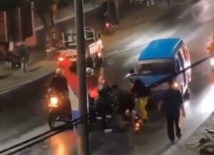 Pemotor Tergelincir di Narogong, Jalan Licin Diduga Kena Tumpahan Oli