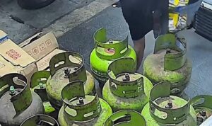 Seorang Pria Diduga Gondol Tabung Gas di Warung Sembako Saat Pemilik Warung Tertidur Pulas