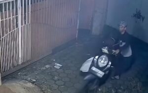 Lupa Kunci Pagar, Motor di Garasi Rumah Jatiasih Dicuri Maling