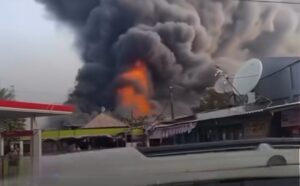 Kebakaran di Belakang SPBU Kaliabang Bungur, Asap Tebal Selimuti Bekasi Utara