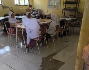 Pondasi Bergeser dan Atap Bocor, Kondisi SDN Karang Indah 01 di Bojongmangu