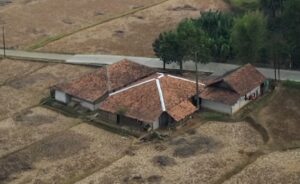 Bukan Sekadar Tradisi, Rumah Pendek di Bojongmangu Punya Alasan Geologis dan Sejarah
