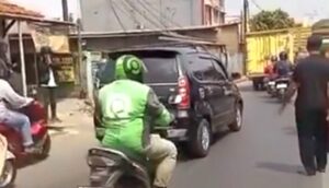 Laka Lantas di Jatiasih, Kakek Tukang Parkir Tertabrak Truk Pengangkut Sampah