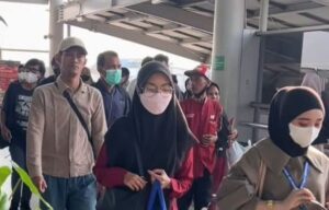 Cegah Paparan Abu Vulkanik, KAI Commuter Imbau Penumpang Pakai Masker