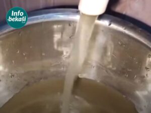 Air Keran di Bekasi Keruh, Warga Sebut Seperti Kuah Soto