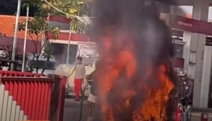 Kobaran Api di SPBU Jatiwaringin: Sepeda Motor Terbakar, Warga Sempat Panik