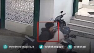 Helm Jemaah Hilang di Mesjid Bojong Menteng, Aksi Pelaku Terekam CCTV