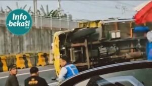 Truk Terguling di Tol Jakarta-Cikampek, Lalin Arah Jakarta Padat Hingga KM 11