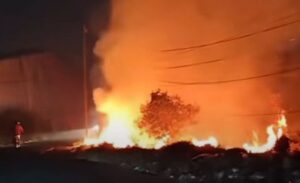 Api Melalap Lahan di Desa Samudra Jaya, Kabel-kabel Hangus Terbakar