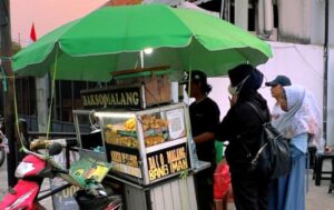 Sudah 3 Tahun Berjualan, Bakso Malang Bang Iman Habis 200 Porsi Tiap Hari