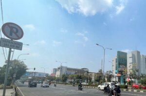 Bekasi Ngelekeb, Suhu Tembus 34°Celsius Siang Ini