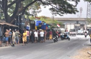 Warga Tolak Digusur dan Adang Petugas, Eksekusi 19 Bangli di Cikarang Ditunda