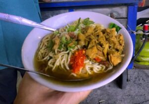 Sehari Hanya 15 Porsi, Mie Ayam Engkong Selamet di Bekasi Barat Tetap Dicari