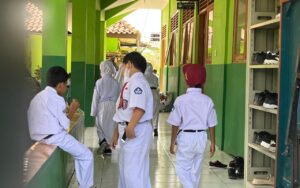 Abu Vulkanik Sudah Sampai Bekasi, Orang Tua Murid Minta Kejelasan Soal PJJ