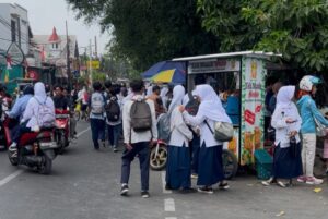 Pasca Abu Vulkanik dan PJJ, Aktivitas Belajar Siswa di Bekasi Kembali Normal