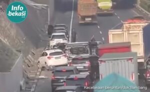 Tabrakan Beruntun di KM 39 Tol JORR Jatiwarna Bekasi
