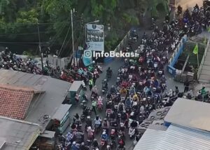 Pantauan Udara: Macet Panjang dari Jembatan Sueb hingga Bundaran Mutiara Gading City