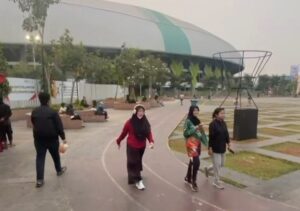 Vibe Selasa Sore di Plaza Patriot, Warga Bekasi Cari Keringat Santai