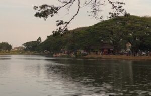 “Nyorein” di Danau Duta Harapan, Cara Warga Bekasi Utara Melepas Penat