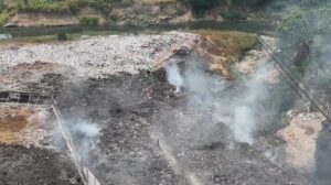 Sampah di TPS Ilegal Babelan Terbakar, Warga “Dikepung” Polusi Asap