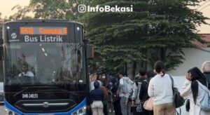 Animo Warga Naik Bus Transjakarta Tinggi, Halte Komsen Jatiasih Belum Memadai