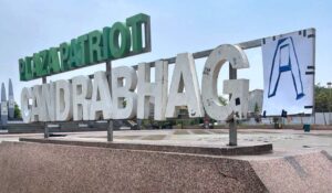 Huruf “A” Papan Nama Taman Plaza Patriot Candrabhaga Raib, Kini Diganti Sementara Pakai Kertas