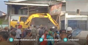 Puluhan Bangunan Liar di Medan Satria Mulai Dibongkar