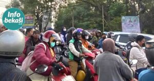 Jam Berangkat Kerja, Arus Lalu Lintas di Jalan Ganda Agung Bekasi Timur Padat Merayap