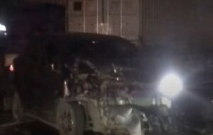 Kecelakaan di KM 18 Tol Japek, Mobil Ringsek Tabrak Truk Kontainer