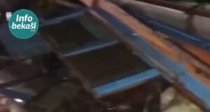 Insiden di Jembatan Kemang Pratama, Pemotor Tubruk Gerobak Tukang Ketoprak