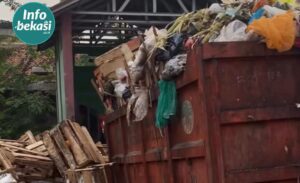 Tumpukan Sampah Menggunung di Pasar Seroja Jadi Sorotan Warga 