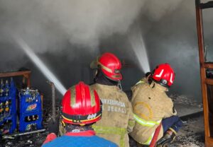 Damkar: Kebocoran Gas Pemicu Terbakar Warung Bakso di Bantargebang