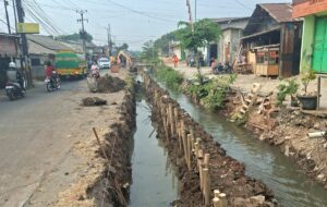 Setahun Lebih Usai Penggusuran, Pemkab Bekasi Mulai Bangun Turap Kali Baru Tambun Selatan