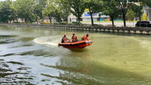 3 SRU Dikerahkan Cari Warga Diduga Tenggelam di Kalimalang Bekasi Selatan