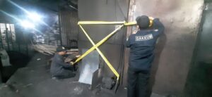 DLH Bekasi Segel Usaha Pembuatan Arang di Bantargebang Usai Pemantauan Kualitas Udara
